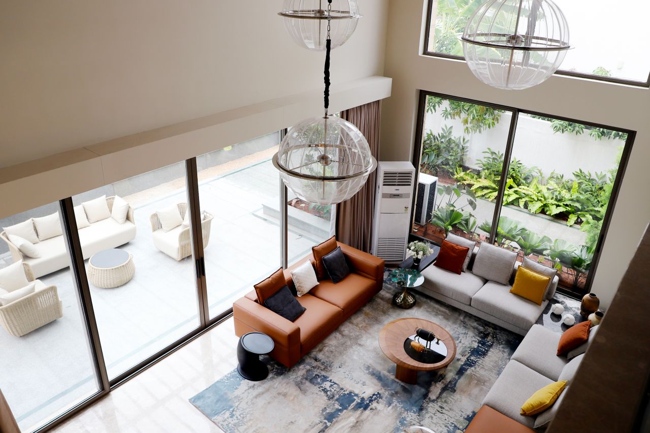 Modern living room with contemporary finishes